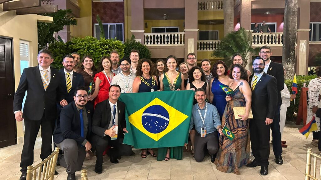 Entre os destaques da delegação brasileira, que contou com 25 membros, três organizações locais da JCI foram premiadas por projetos que se destacaram entre dezenas de inscritos de todo o continente
Daniela Dal Magro