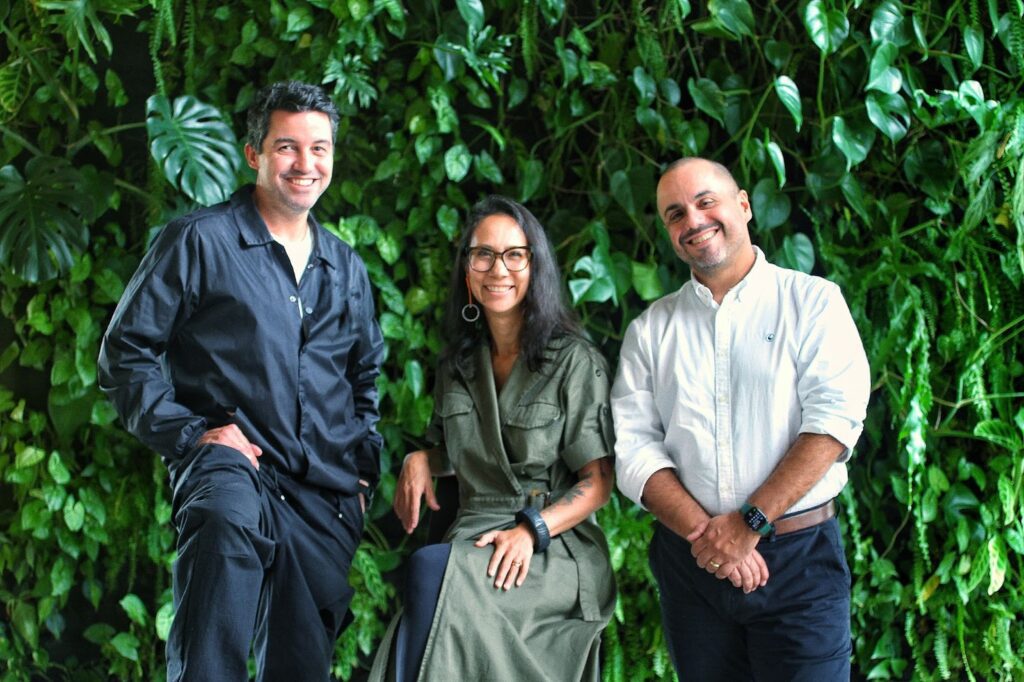 Arnaldo Bastos, Karen Fontana e André Matias da FutureBrand São Paulo_Crédito foto Letícia Oliveira