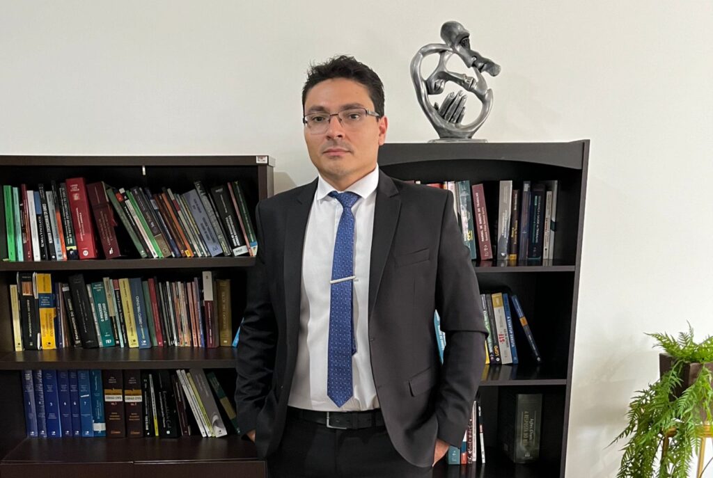 Especialista em Direito Trabalhista e Empresarial, Jefferson Sifuentes