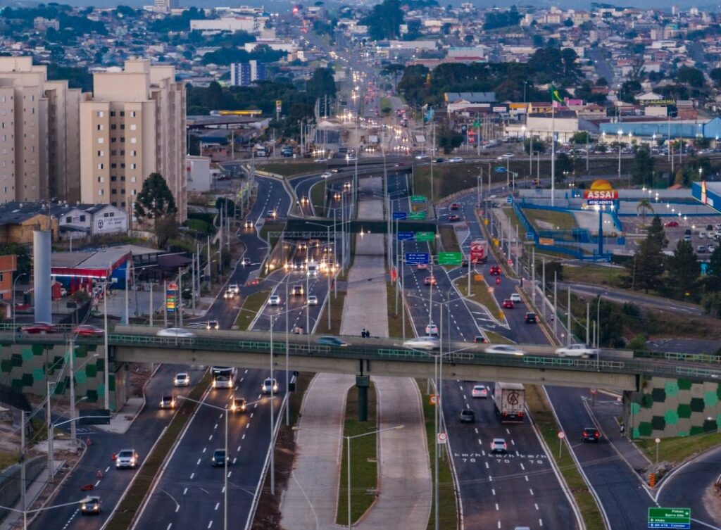 Debate reúne presidente da Caixa, CEO da MRV e presidente da Cohapar para discutir políticas públicas, investimentos e parcerias para habitação de interesse social - Crédito da foto: Daniel Castellano_SMCS