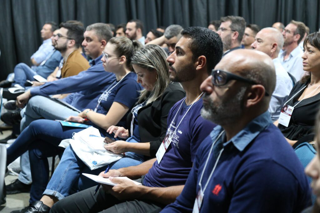 Mais do que uma feira, o SAIE VETRO oferece uma rica programação de conteúdo, com seminários, palestras e encontros técnicos - Crédito da foto: Divulgação