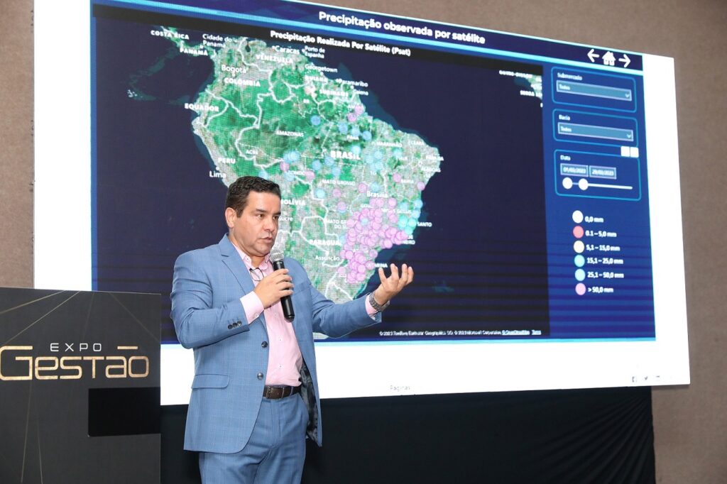 Sandro Bittencourt de Souza explanando sobre o mercado livre de energia na ExpoGestão, em Joinville _ Foto Divulgação