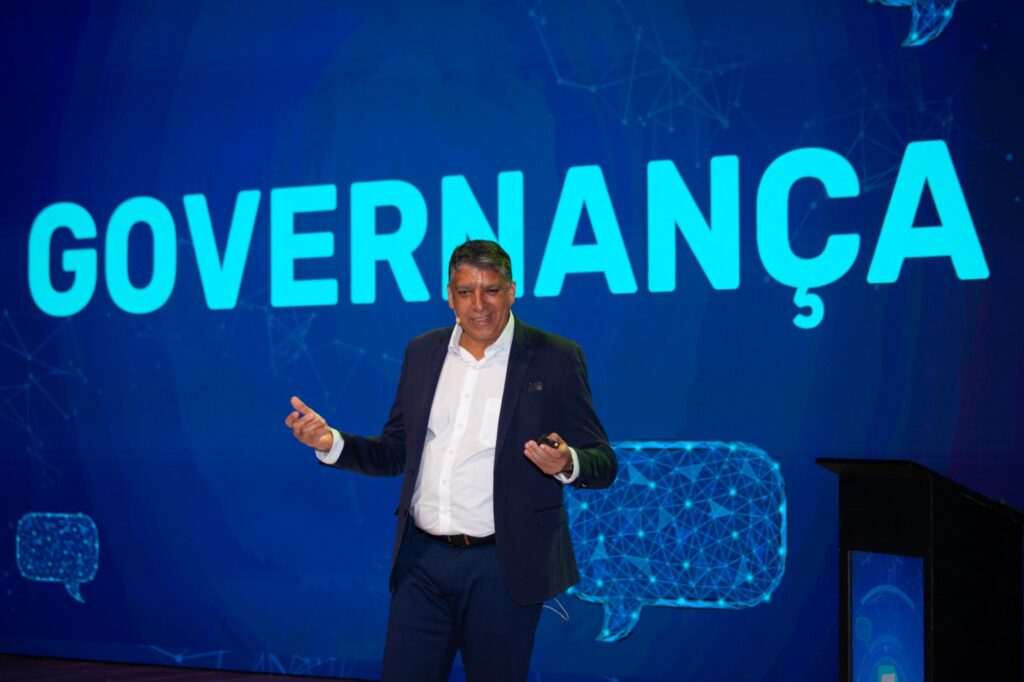 Hamilton dos Santos, diretor executivo da Aberje, em seu discurso de abertura

Crédito: Tati Nolla