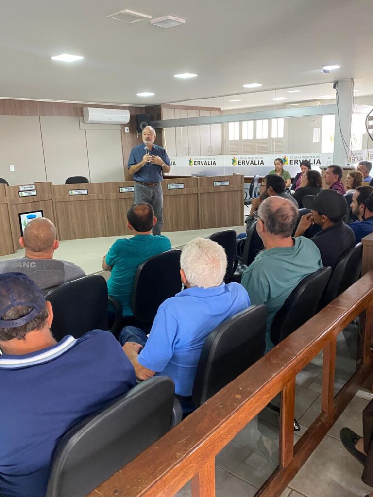 O CEO da Pif Paf, Luiz Carlos Mendes Costa, fala aos integrados da região de Visconde do Rio Branco
Divulgação Pif Paf