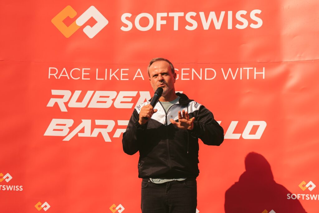 Rubens Barrichello representando a Softswiss
Divulgação