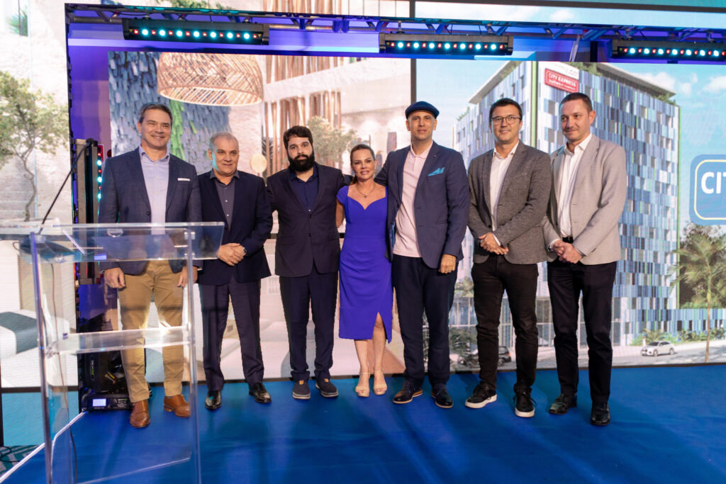 Foto por divulgação
Executivos da Marriott International e da Fábrica de Hotéis