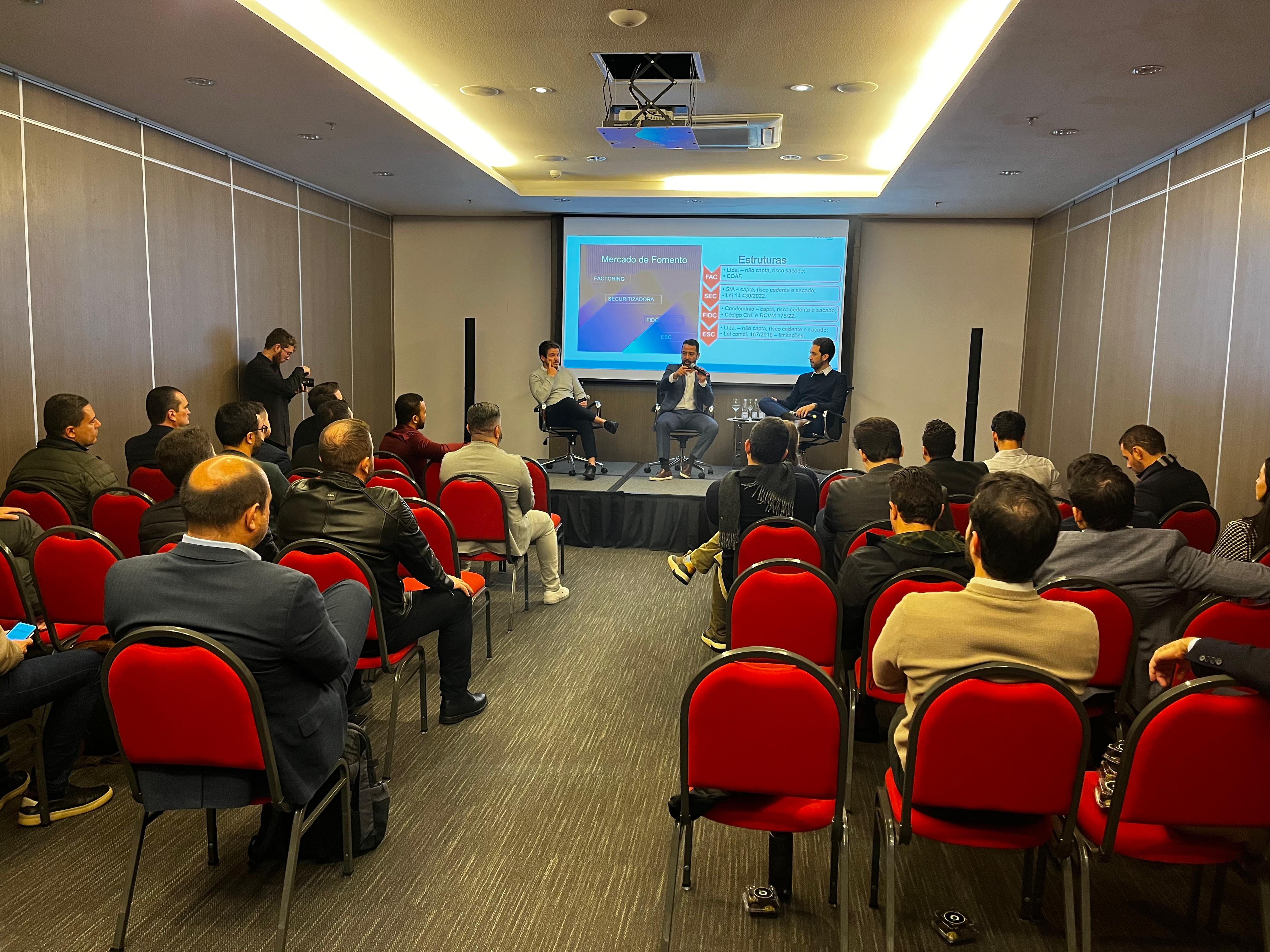 Executivos no evento sobre reforma tributárias e FIDICs
Divulgação/ Quartzo Capital