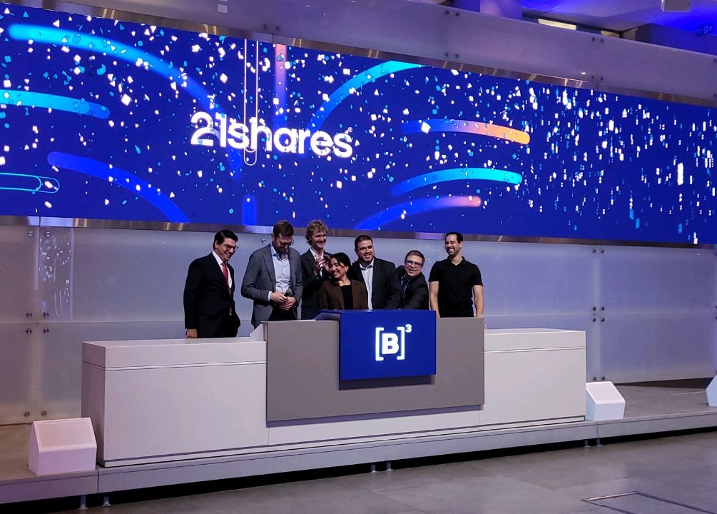 Equipe da 21Shares se prepara para tocar o sino da B3 nesta quinta-feira (25)
Divulgação/21Shares