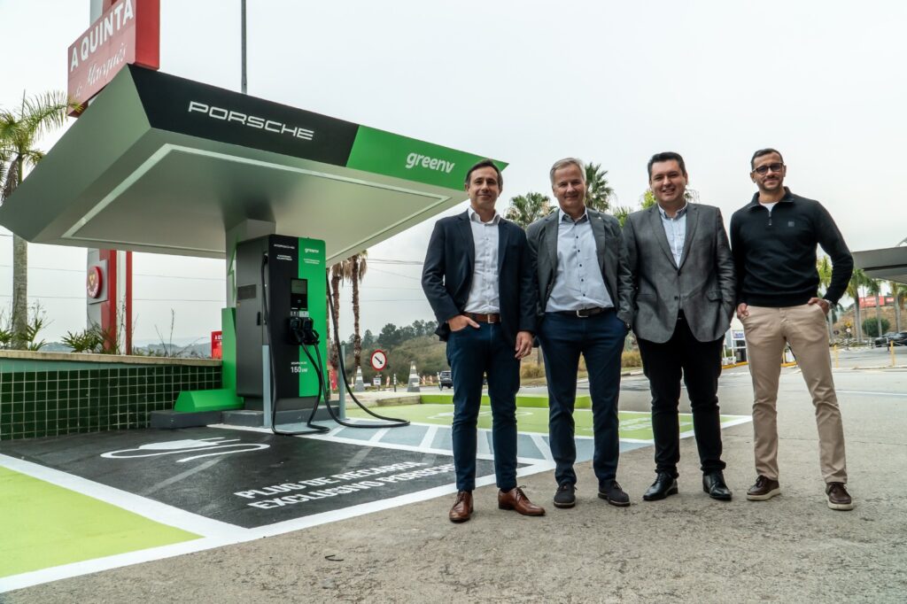 Leandro Giacon, Diretor de Desenvolvimento de Negócios da Porsche Brasil, Peter Vogel, CEO da Porsche Brasil, Júnior Mirada, Co-founder e CEO da GreenV e Marcos Nogueira, COO da GreenV.
