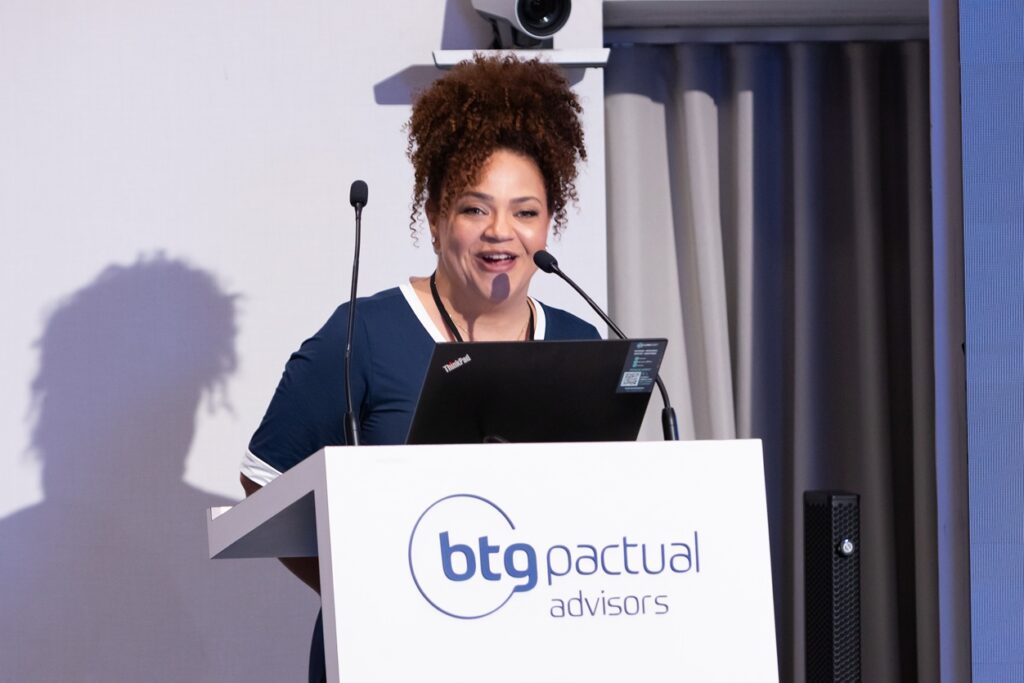 Denise Oliveira, CEO da fitinsur, faz a abertura da 2ª edição do Fit TechDay