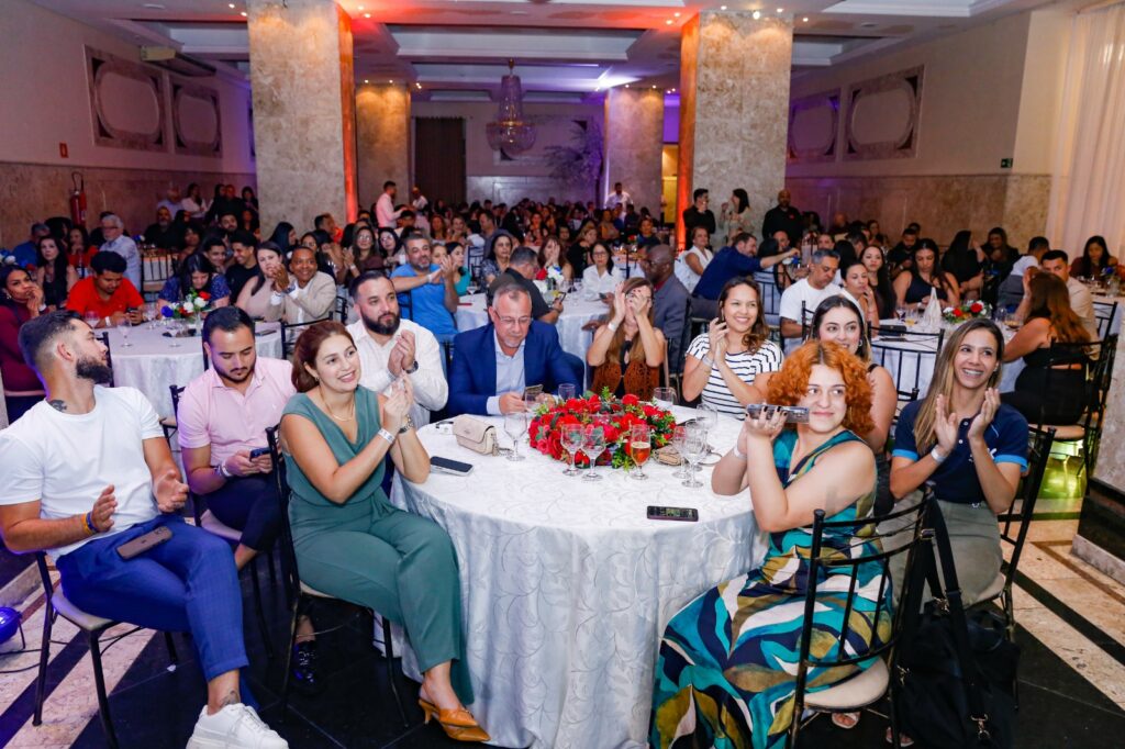 Noite reuniu mais de 300 corretores no Buffet Gady & Espaço Romano by Chef Henrique Fernandez em São Paulo - Fotos Divulgação: Edu Moraes