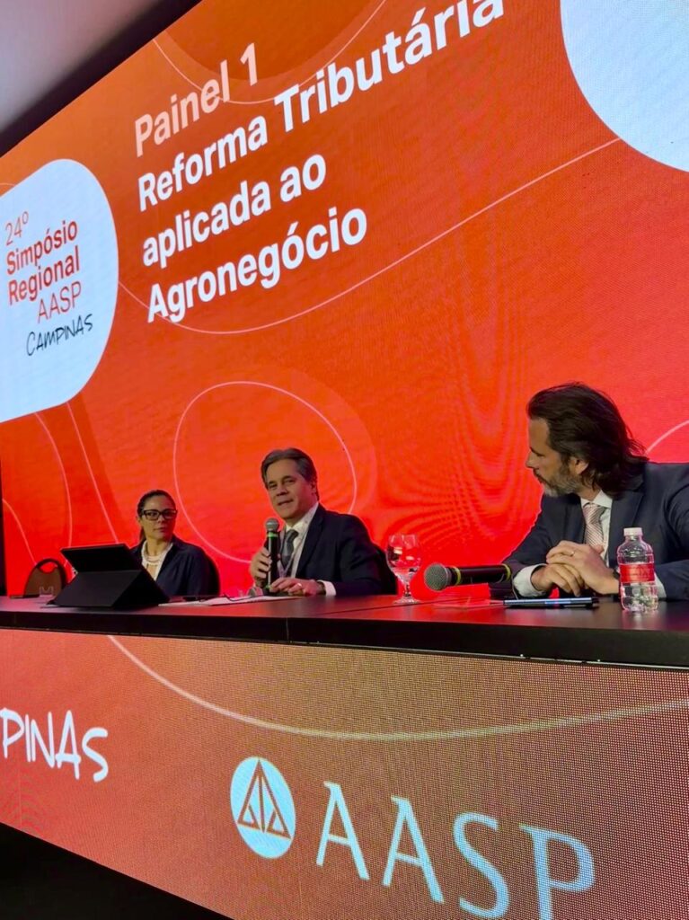 Da esquerda para a direita: Talita Pimenta Félix, Mário Oliveira da Costa e Matheus Bueno de Oliveira Divulgação/AASP