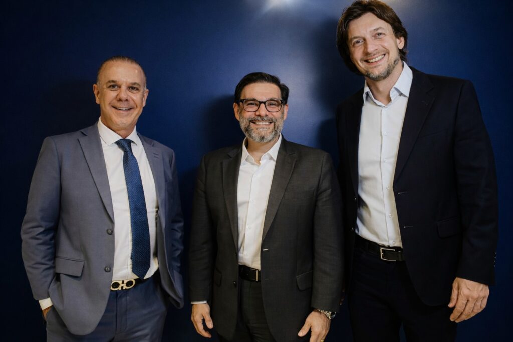 Da esquerda para a direita: Marcos Koenigkan, Leonardo Bortoletto e Alexandre Guerra Divulgação
