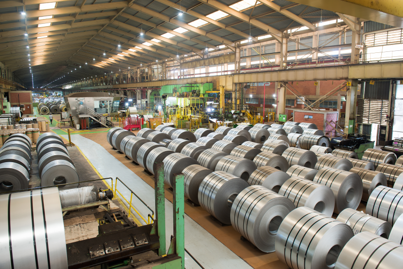 Empresa usa 100% de carvão vegetal em seus altos-fornos para produzir o Aço Verde Aperam vegetal renovável nos altos-fornos Elvira Nascimento