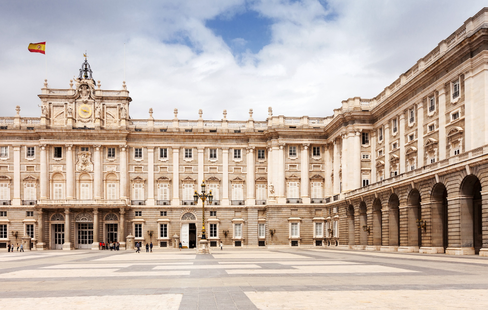 Palácio Real de Madrid Crédito: Bearfotos/Freepik