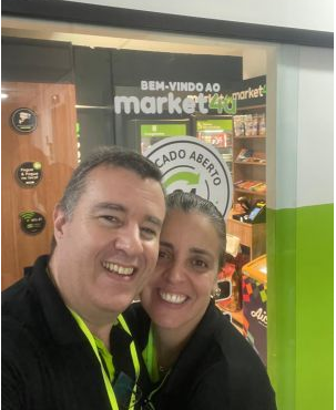Flavia Vazzoler Giunti e Claudio Aurélio Teixeira Giusti, franqueados do market4u
Arquivo pessoal