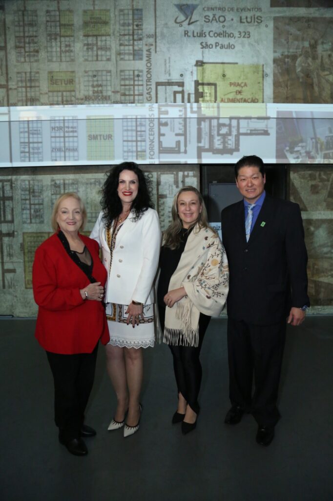 Vera Tabach, Presidente da ABIME, Marlize Baierle, responsável pelo Espaço de Luxo(EXPOTEL), Renata de Paiva, Presidente Executiva ABIME e Bruno Omori, diretor do IDT-CEMA