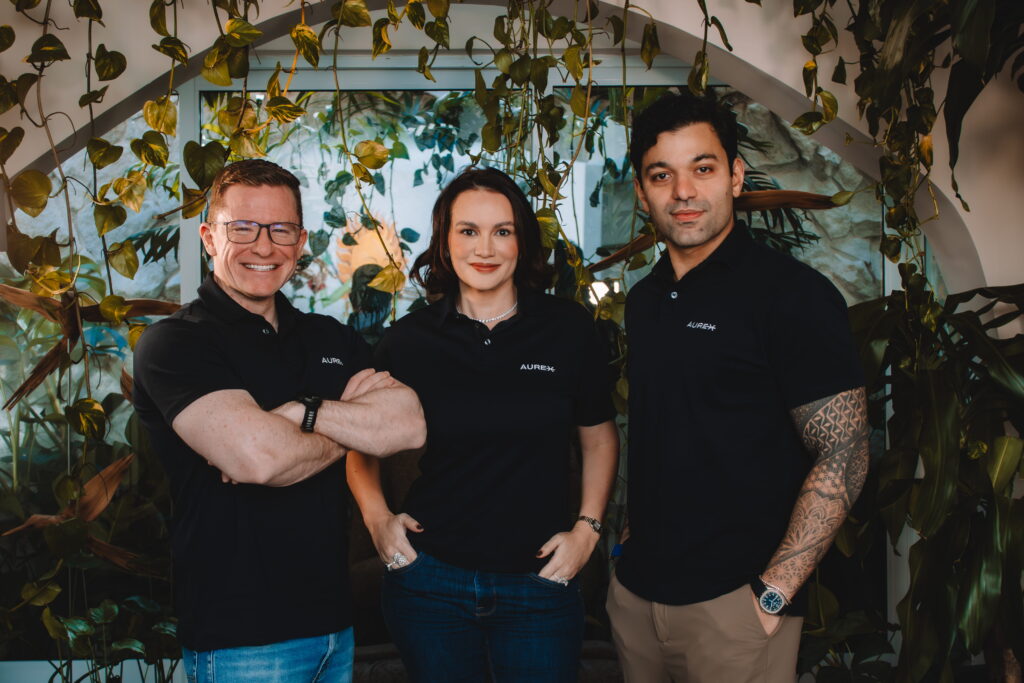 Henrique Saavedra, Lisandra Pereira e Felipe Sabino, fundadores da Aurex. Crédito da imagem Dan Kevin (1)