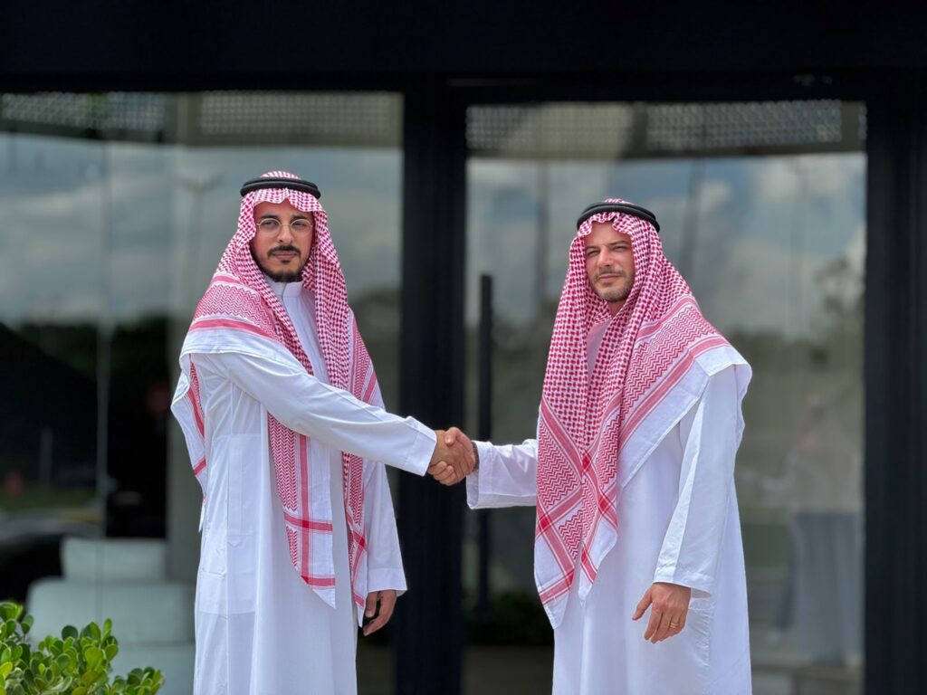 Badr Saleh A, Al Ghamdi, franqueado da Arábia Saudita e Fritz Paixão, CEO de CleanNew Foto arquivo pessoal